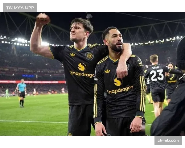 终场哨响，为布雷斯特坚守城门的老门将比佐特被队友抛起